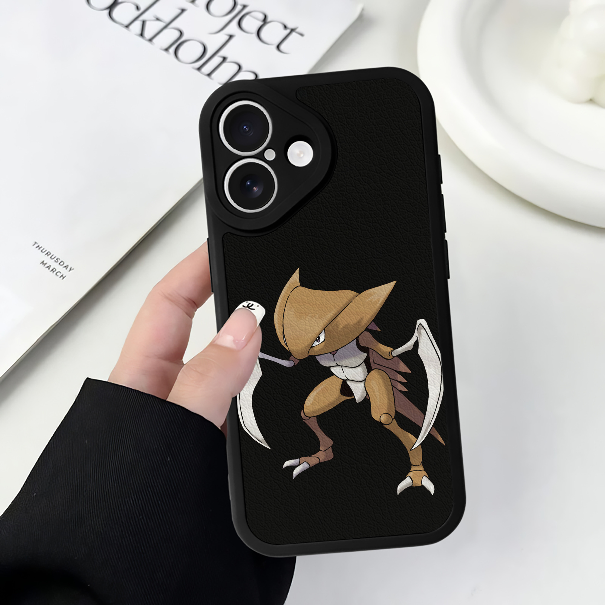 （画像用） ポケットモンスター Pokémon 【iPhone 16シリーズ対応】シリコンスマホケース（レザー調） 材質：シリコン